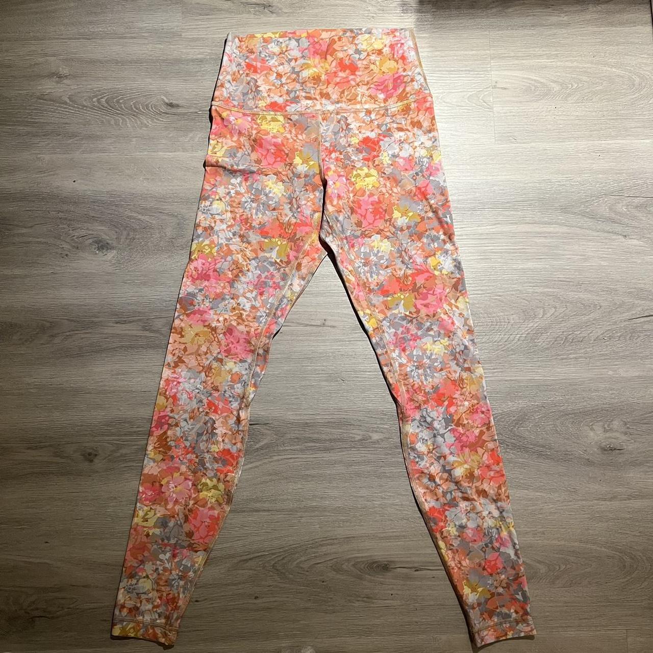 Lululemon vibrant floral selling leggings - Size 6