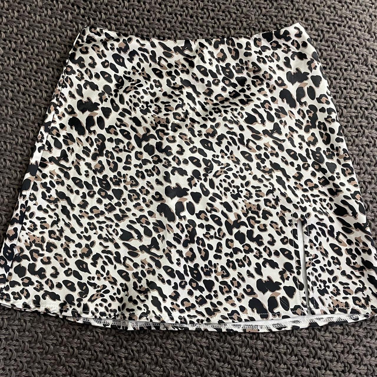 Leopard print mini skirt - Depop