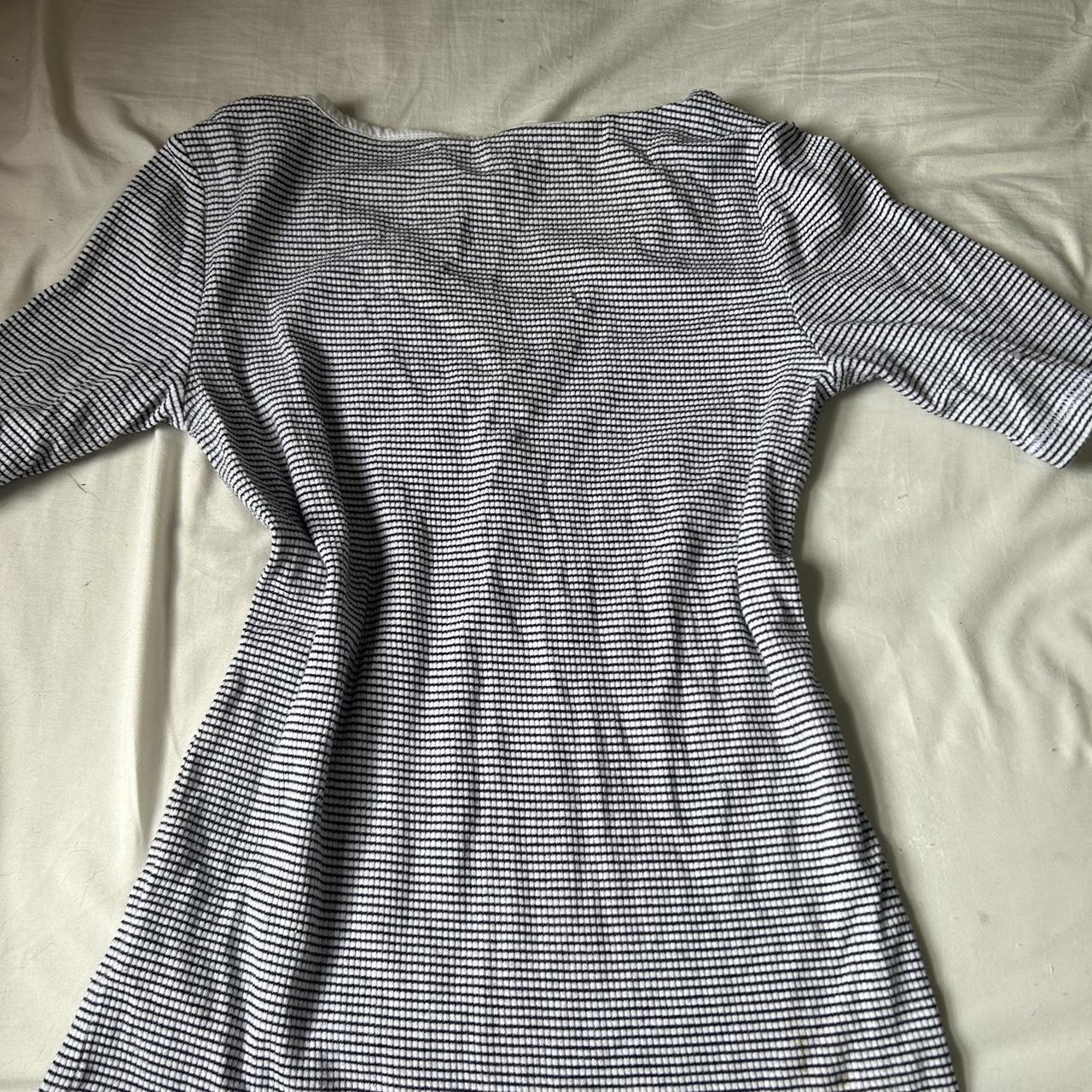 y2k black and white striped tee. size S could fit Xs- M - Depop