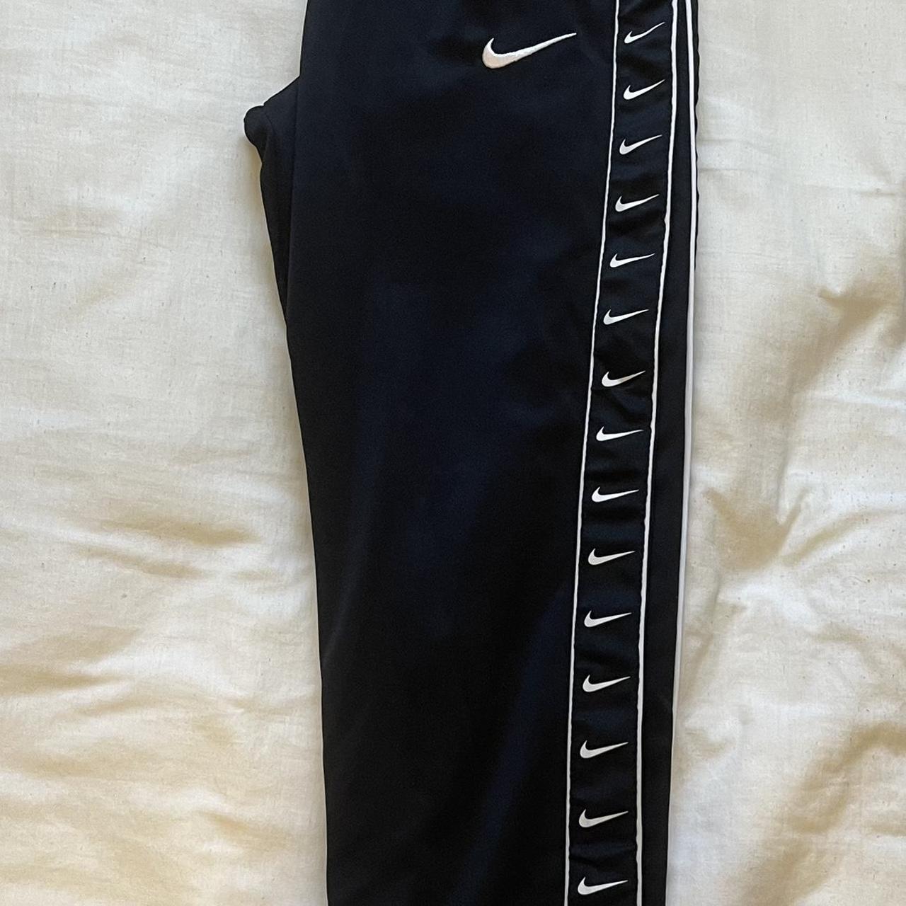 Nike side tape discount joggers