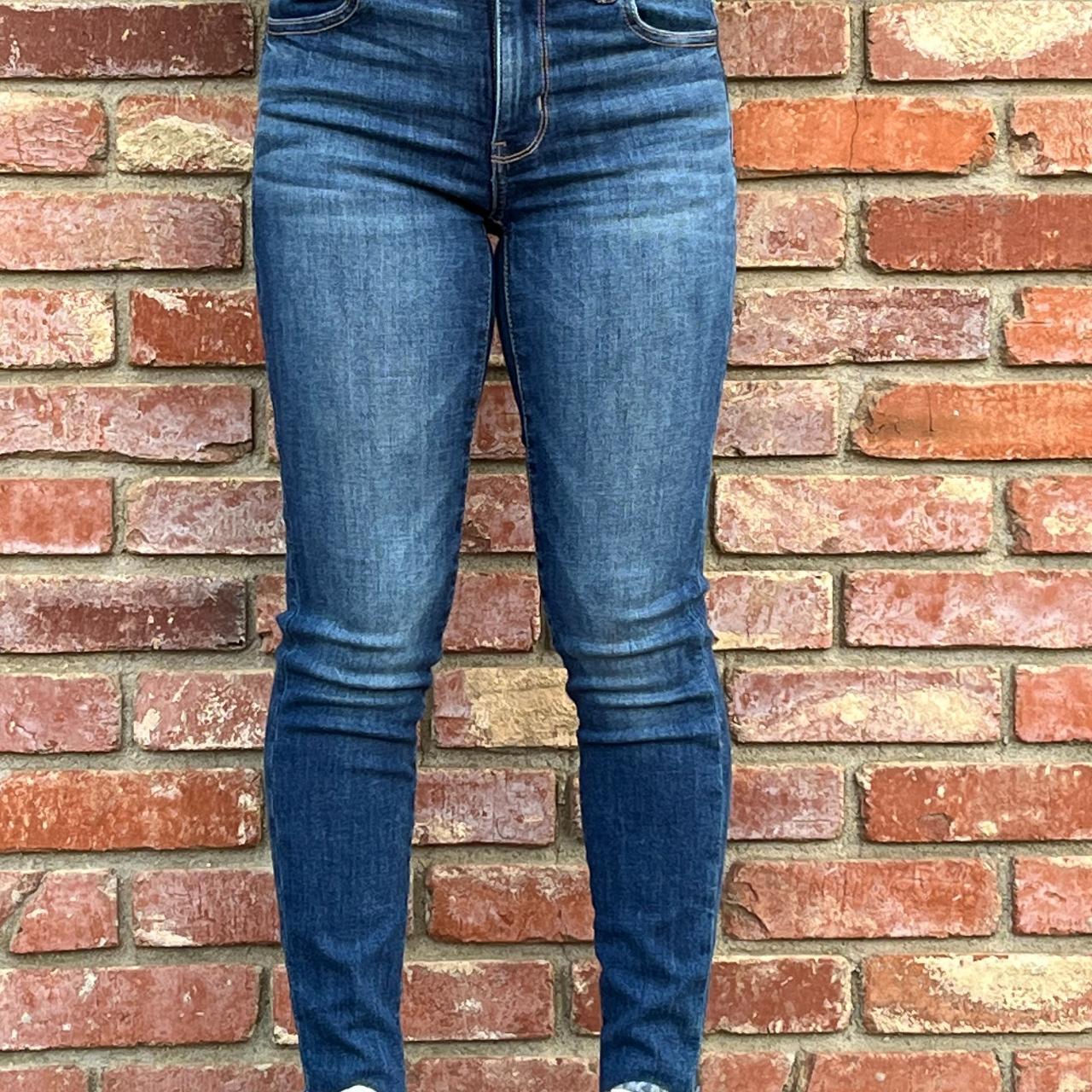 American Eagle High Rise Jegging Crops Size 0... - Depop