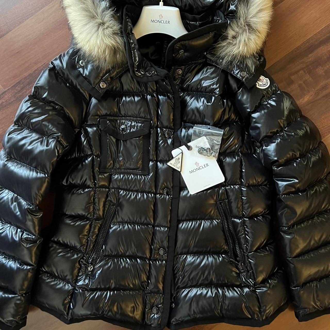 MONCLER ARMOISE SHORT DOWN JACKET, SHIPS SAME DAY OR