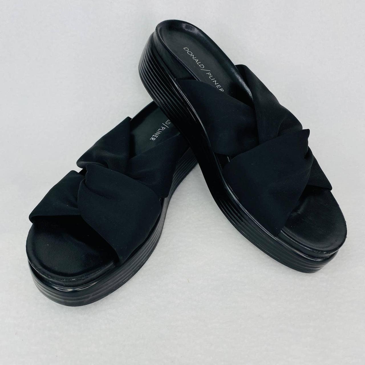 Donald pliner hot sale black slides