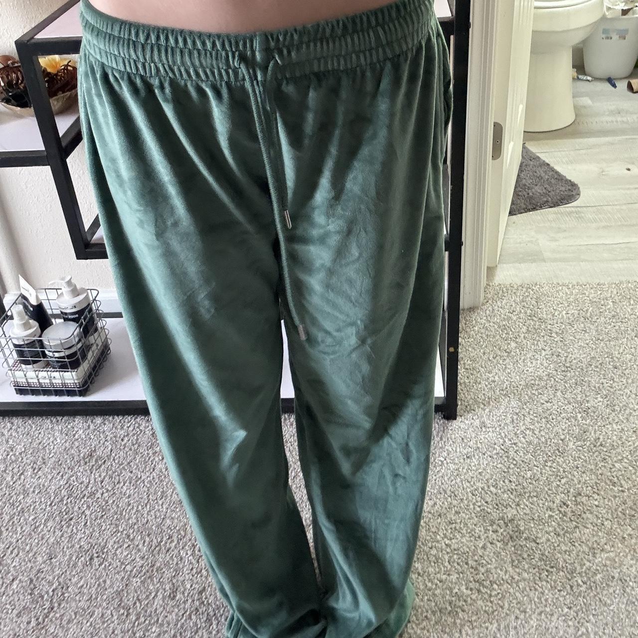 Green velvet-sweatpants - Depop