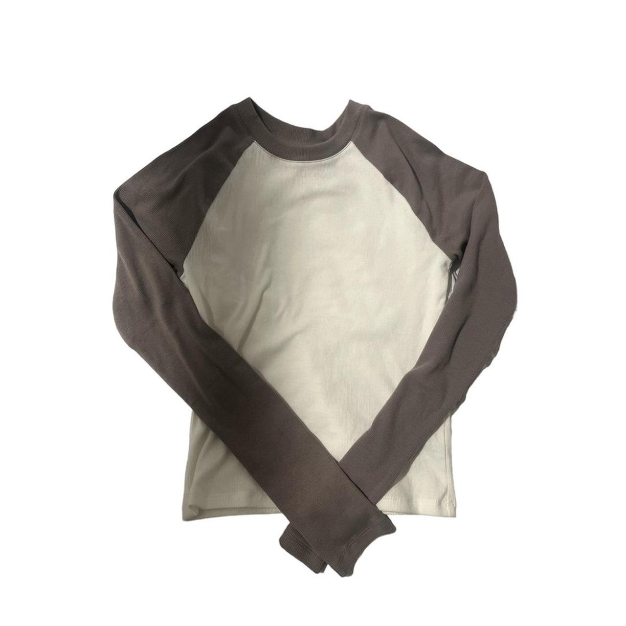 Hollister baseball tee, size m but fits a s/m,