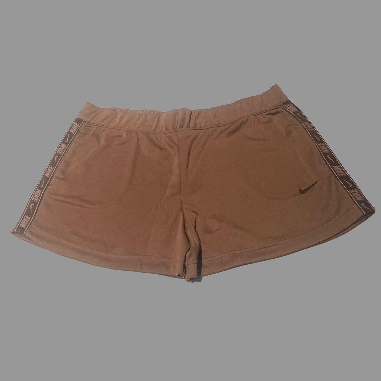 womens nike standard fit shorts