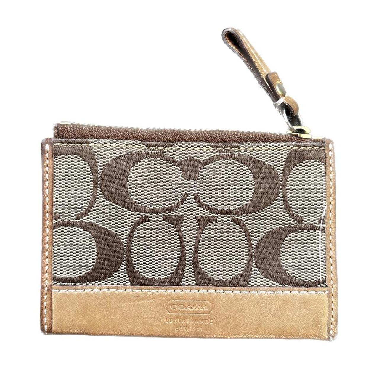 Coach wallet on sale with coin pocket