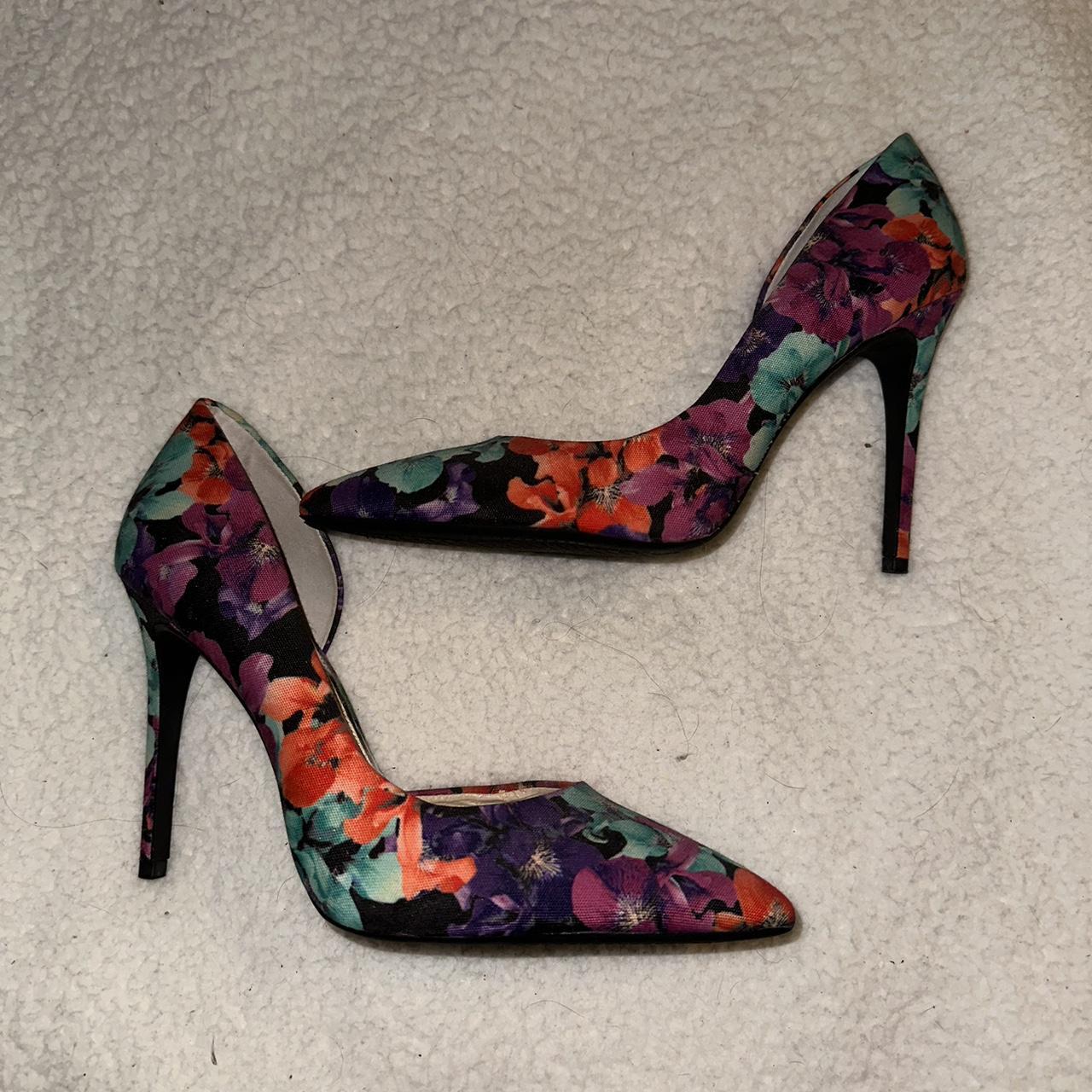 Floral heels with a 4 inch heel fit more like a 9