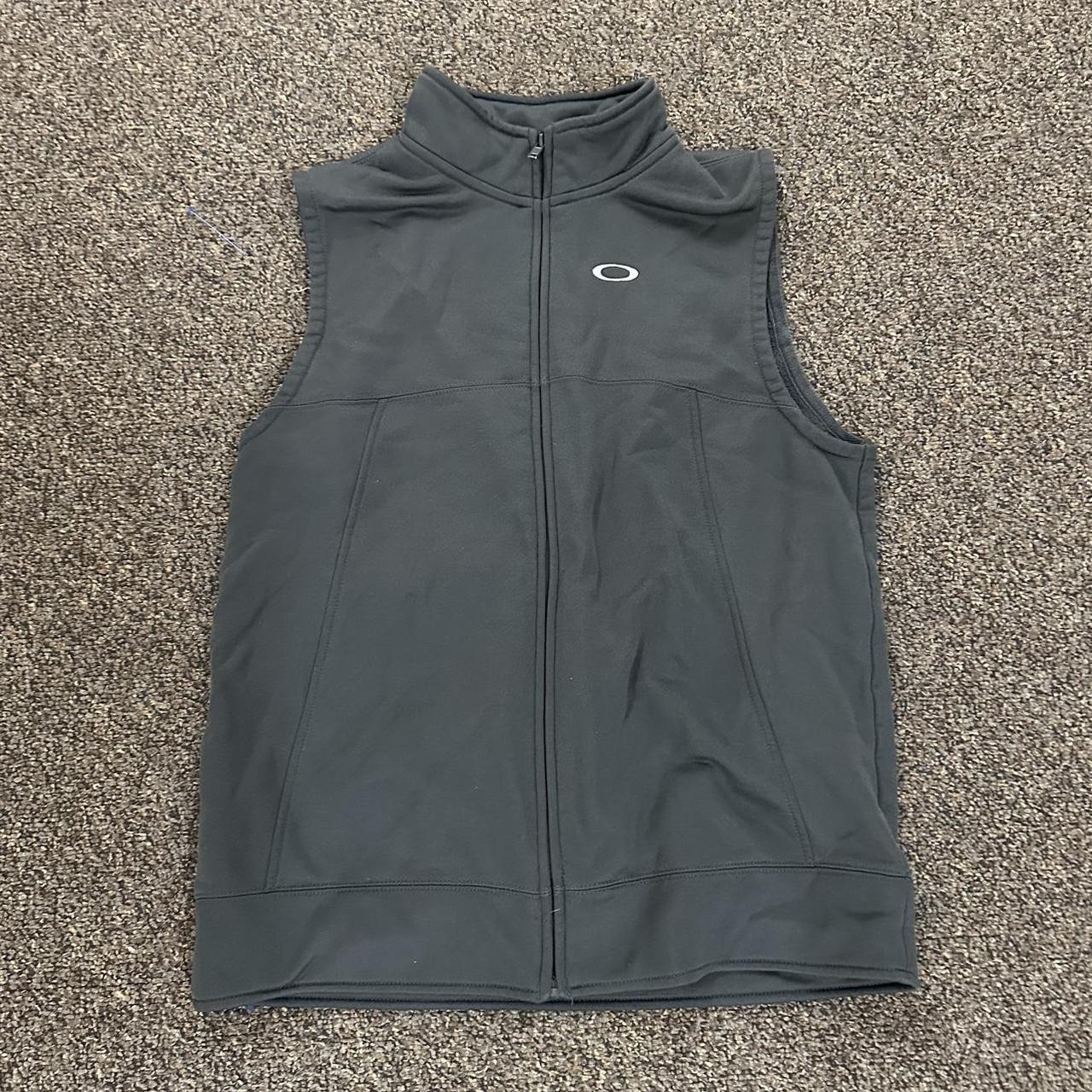 Oakley vest deals