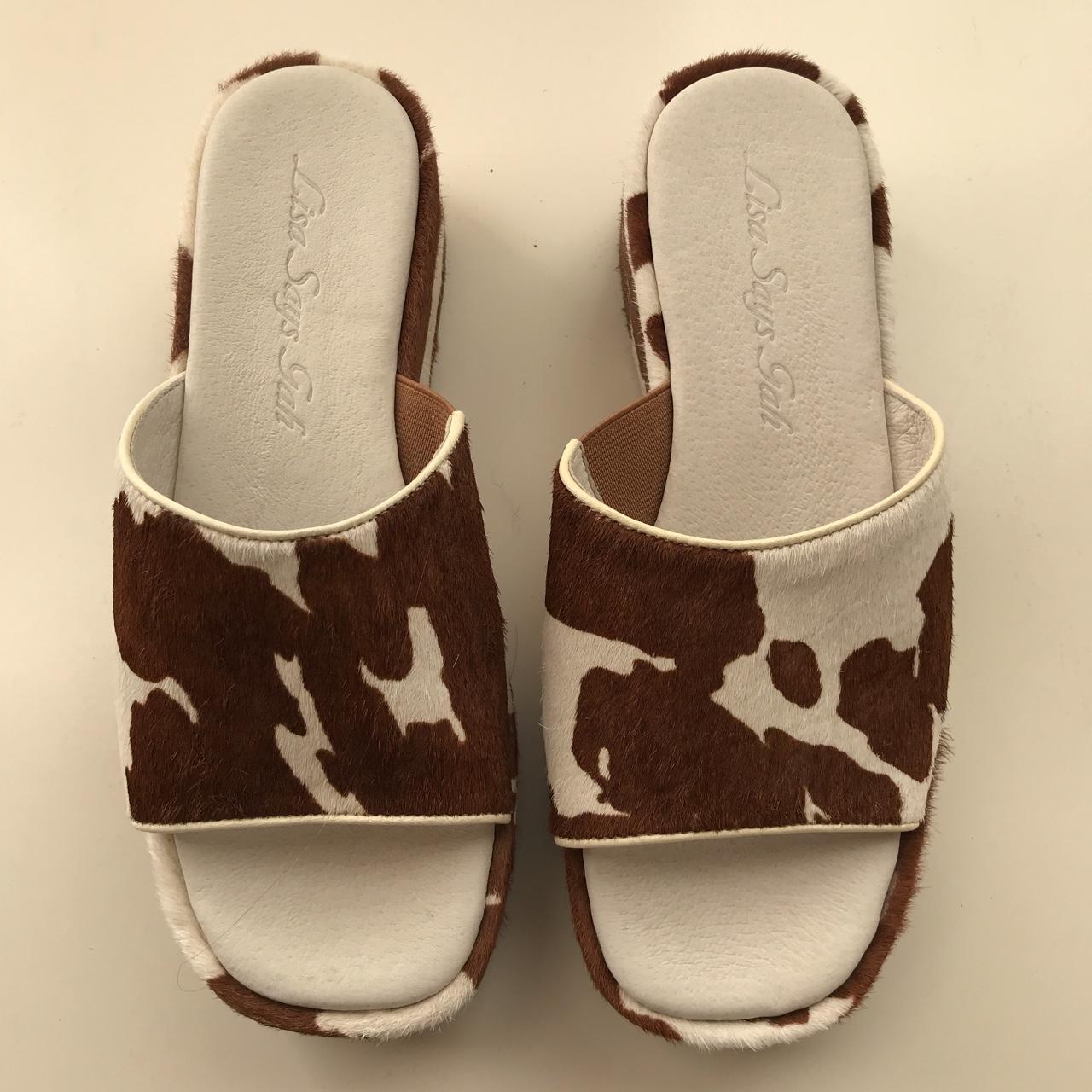 Lisa Says Gah suede cow wedge Brand new