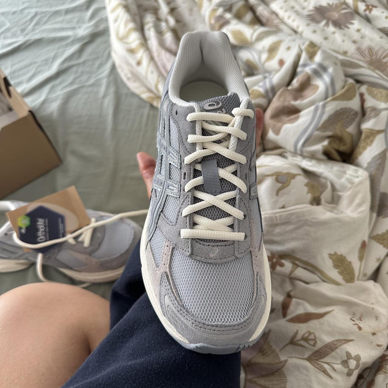 mens grey asics trainers