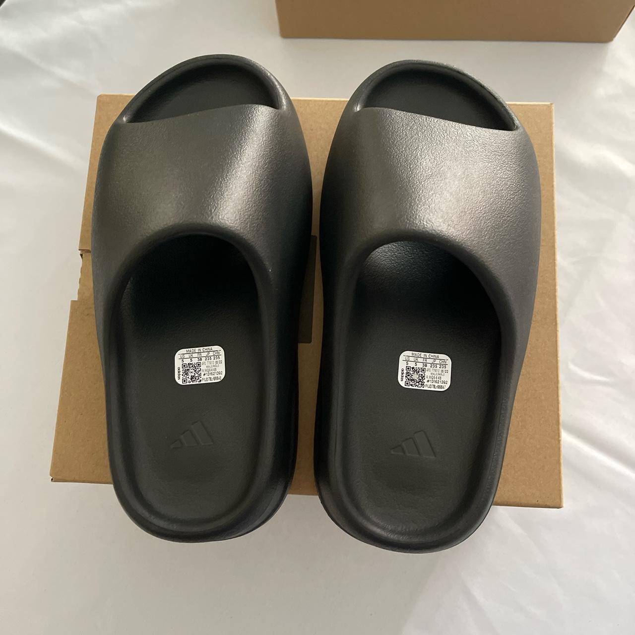 Yeezy Women's Black Slides | Depop