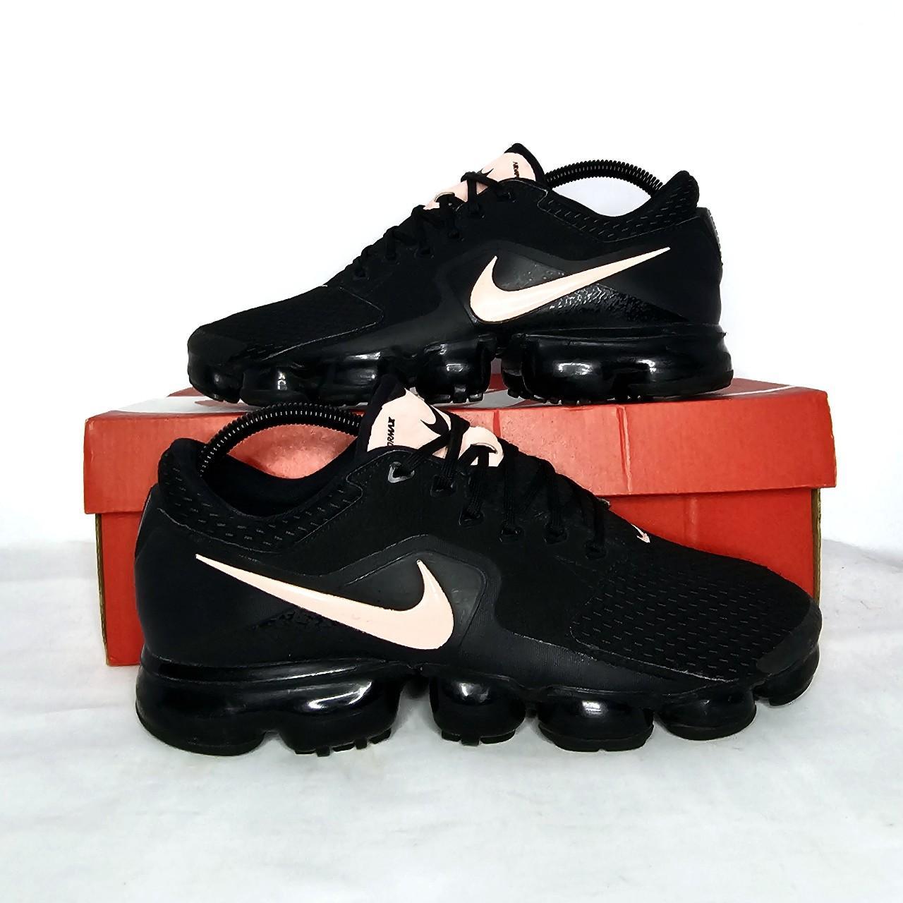 Black and pink vapormax best sale