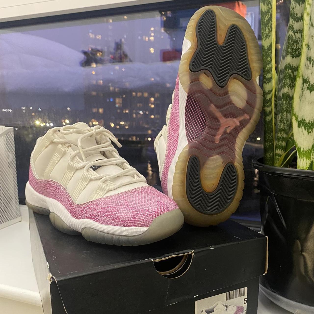 Pink snakeskin 11s men best sale