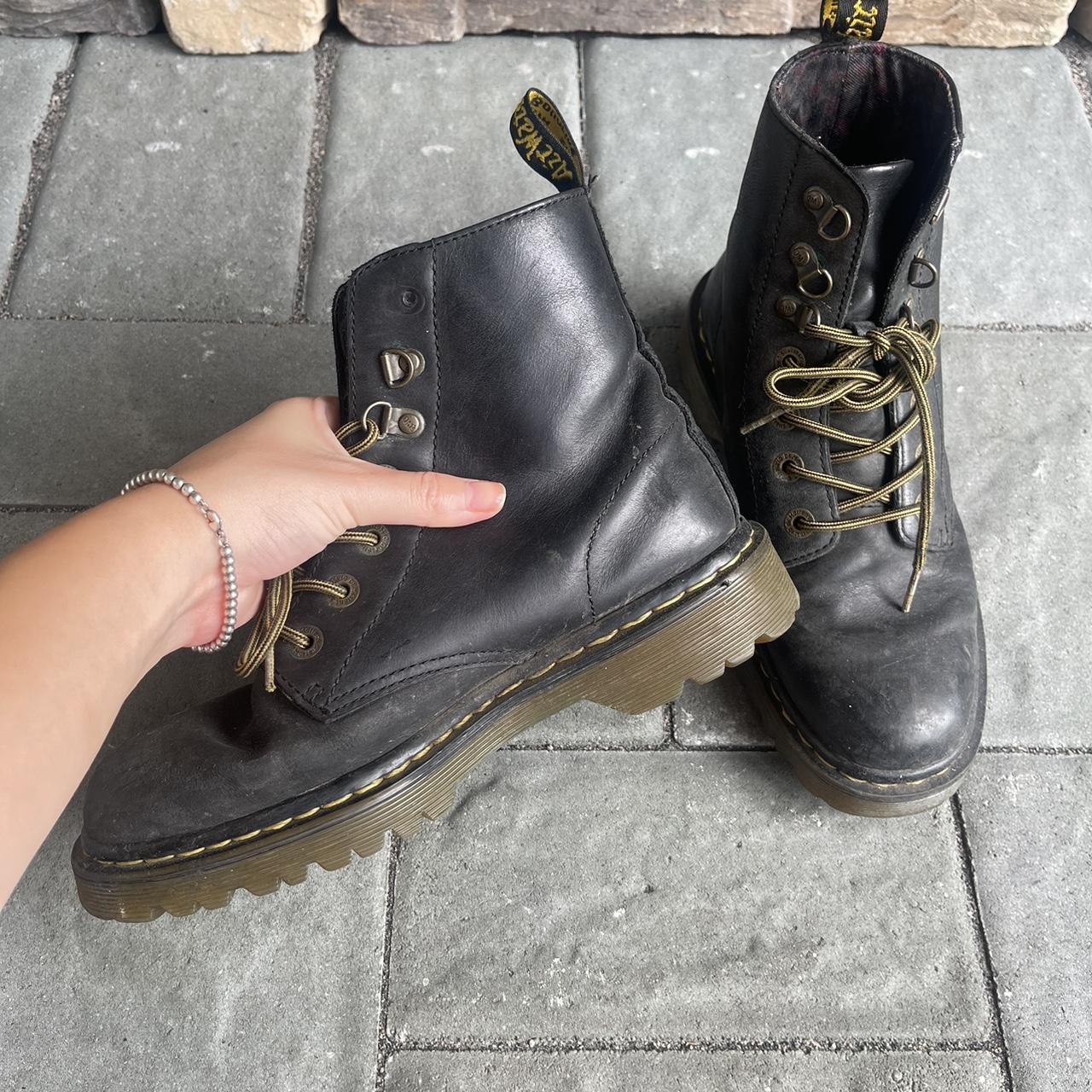 Black doc clearance martens matte