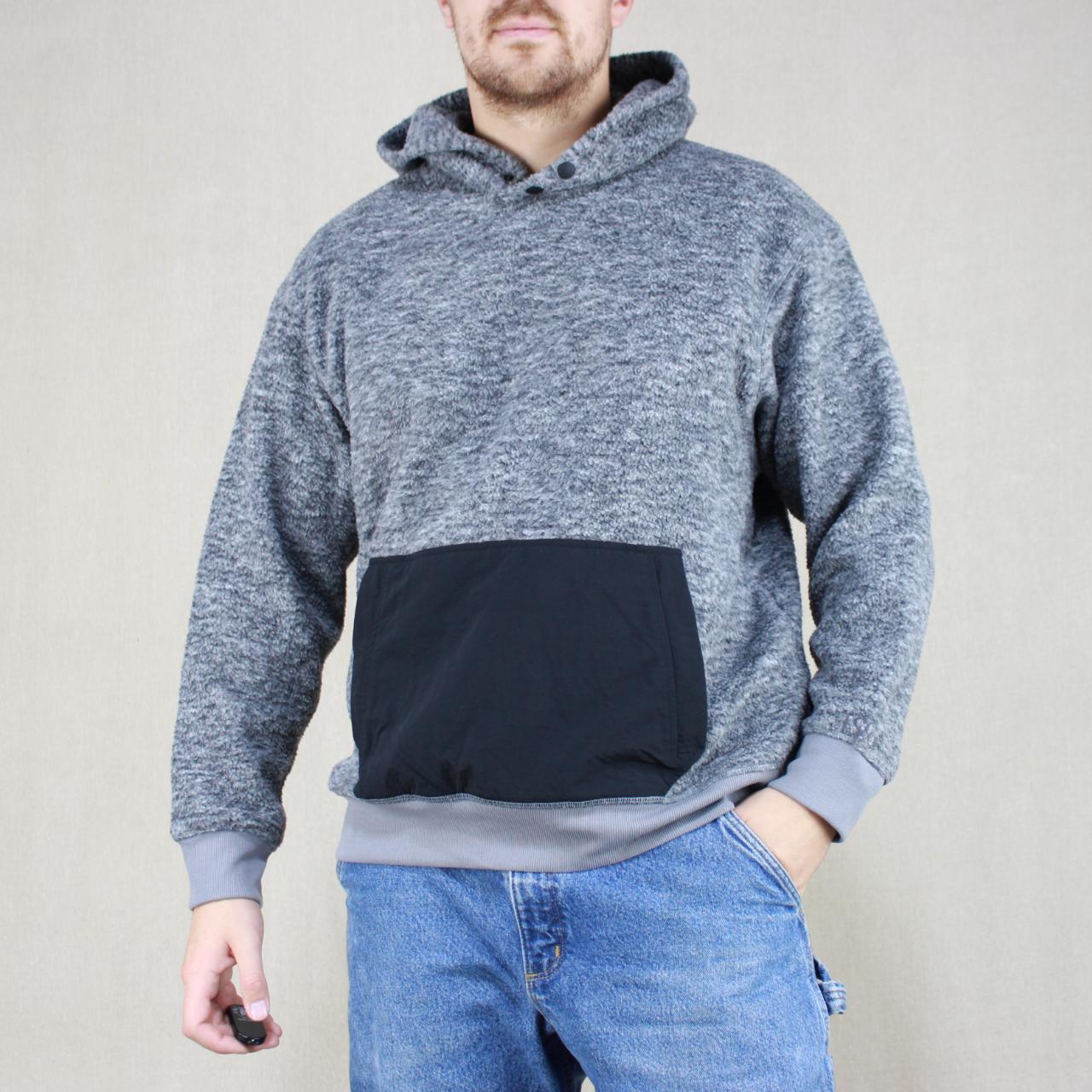 Levi's Men's Black and Grey Jumper Depop