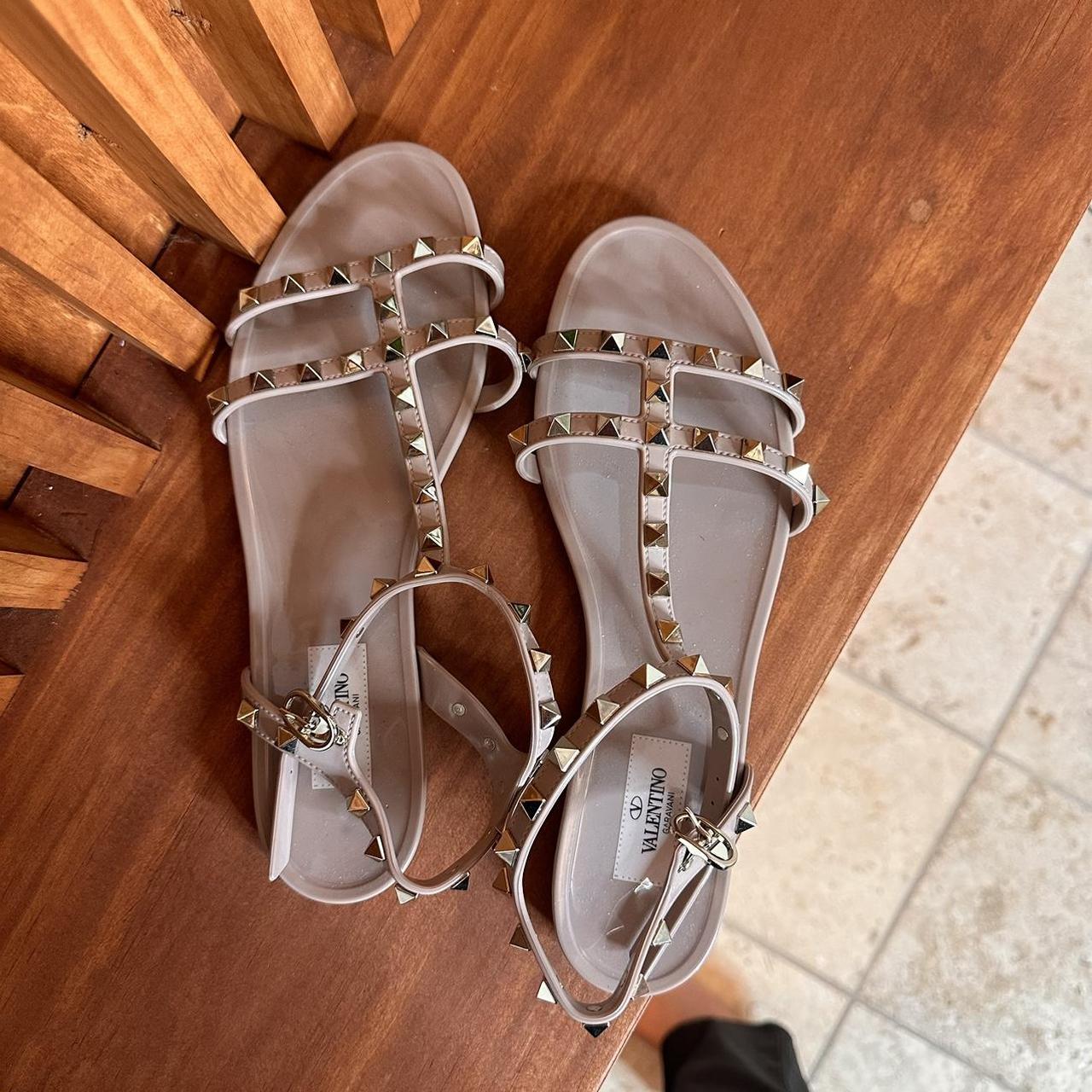 Valentino hot sale beige sandals