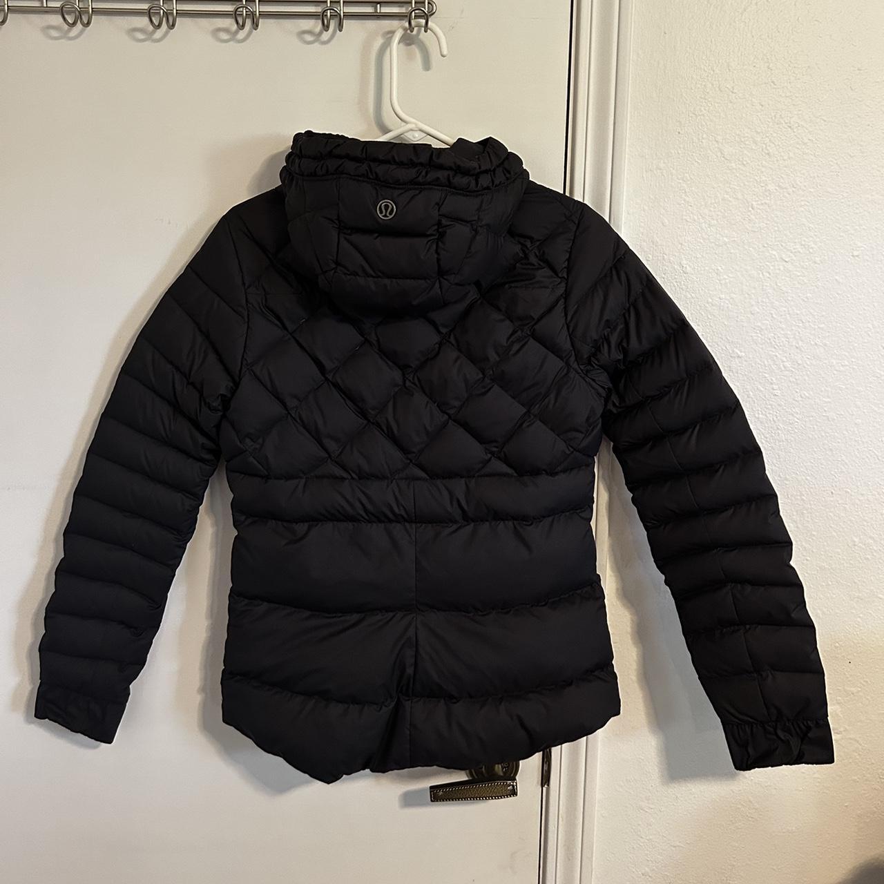 Brand new lululemon puffer jacket. Size 6. - Depop