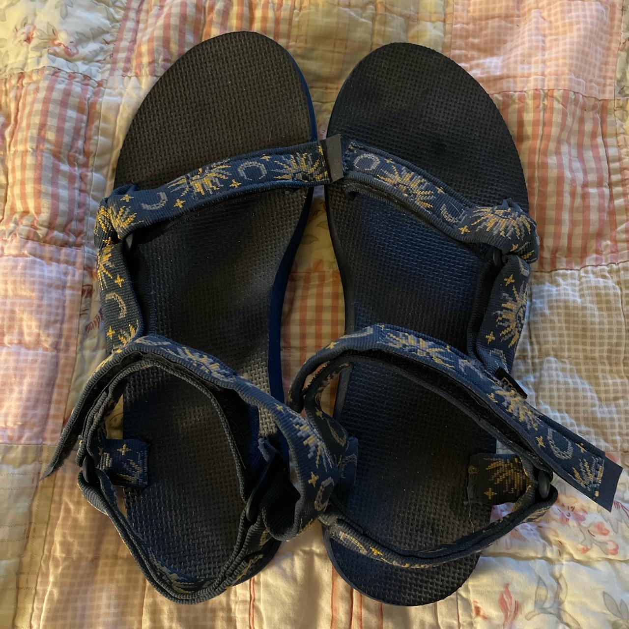 Sun and moon navy blue size 10 tevas -super comfy... - Depop