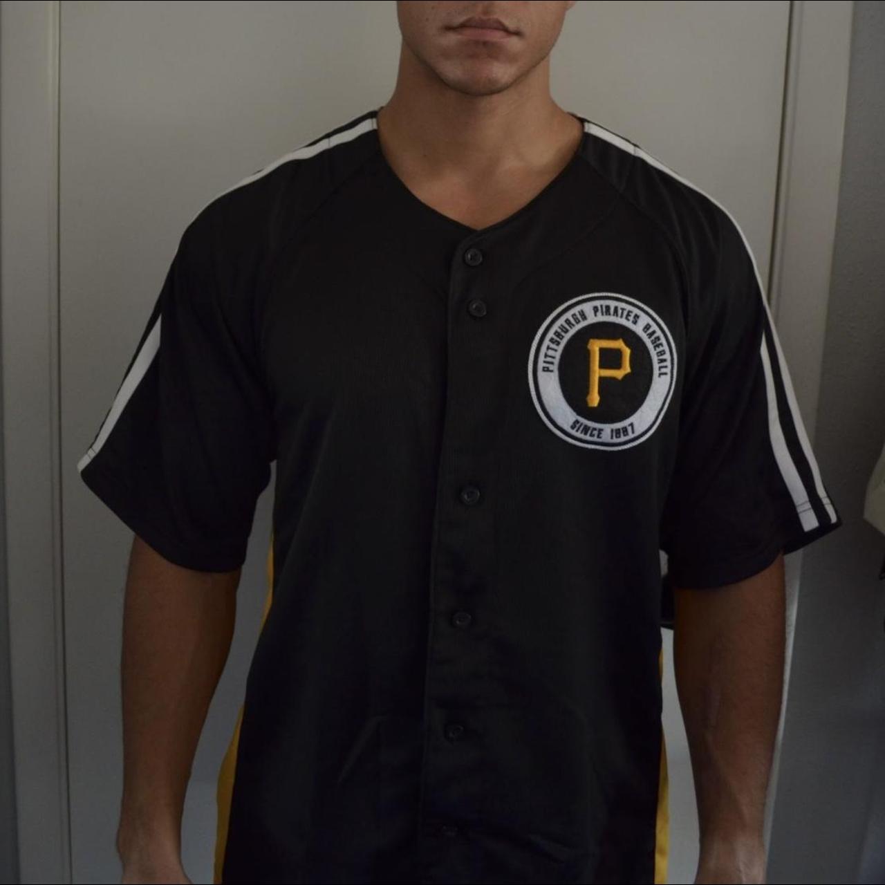 Stitches Men's Black Pittsburgh Pirates Button-Down Raglan Fashion Jersey