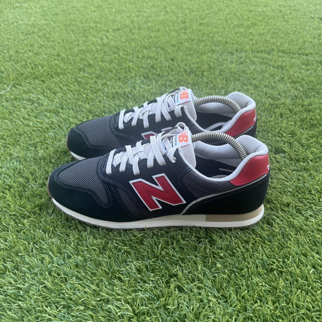 Black and red new balance clearance 373