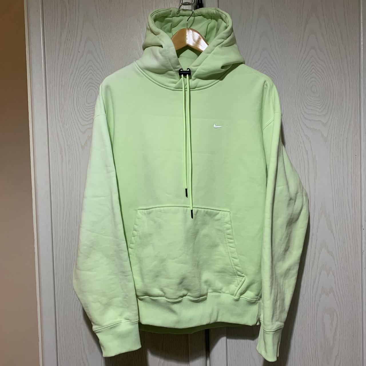 Nikelab volt hoodie Pull cord to adjust hood Really