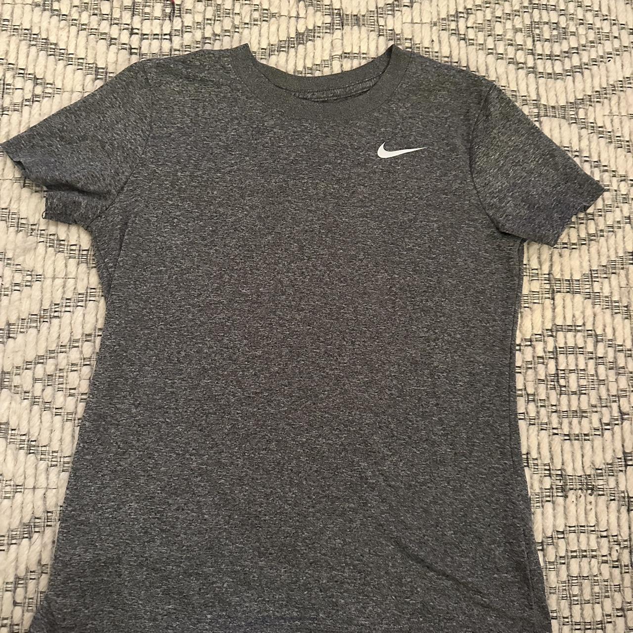 womens gray nike shirt