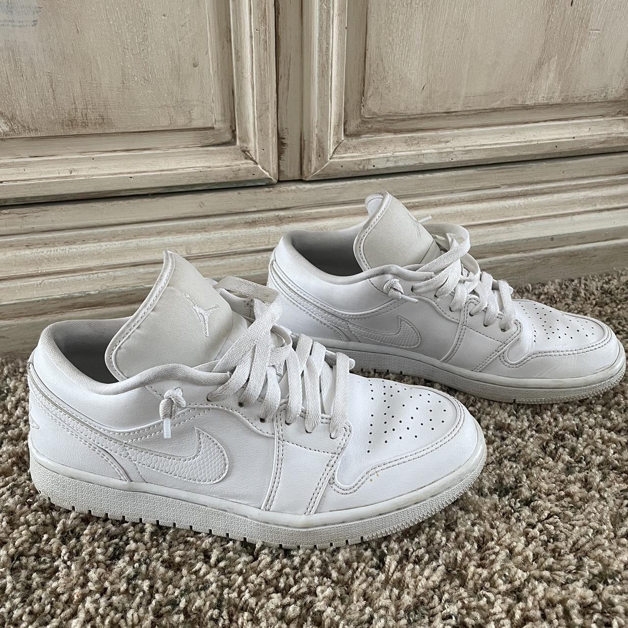 womens nike white shoes