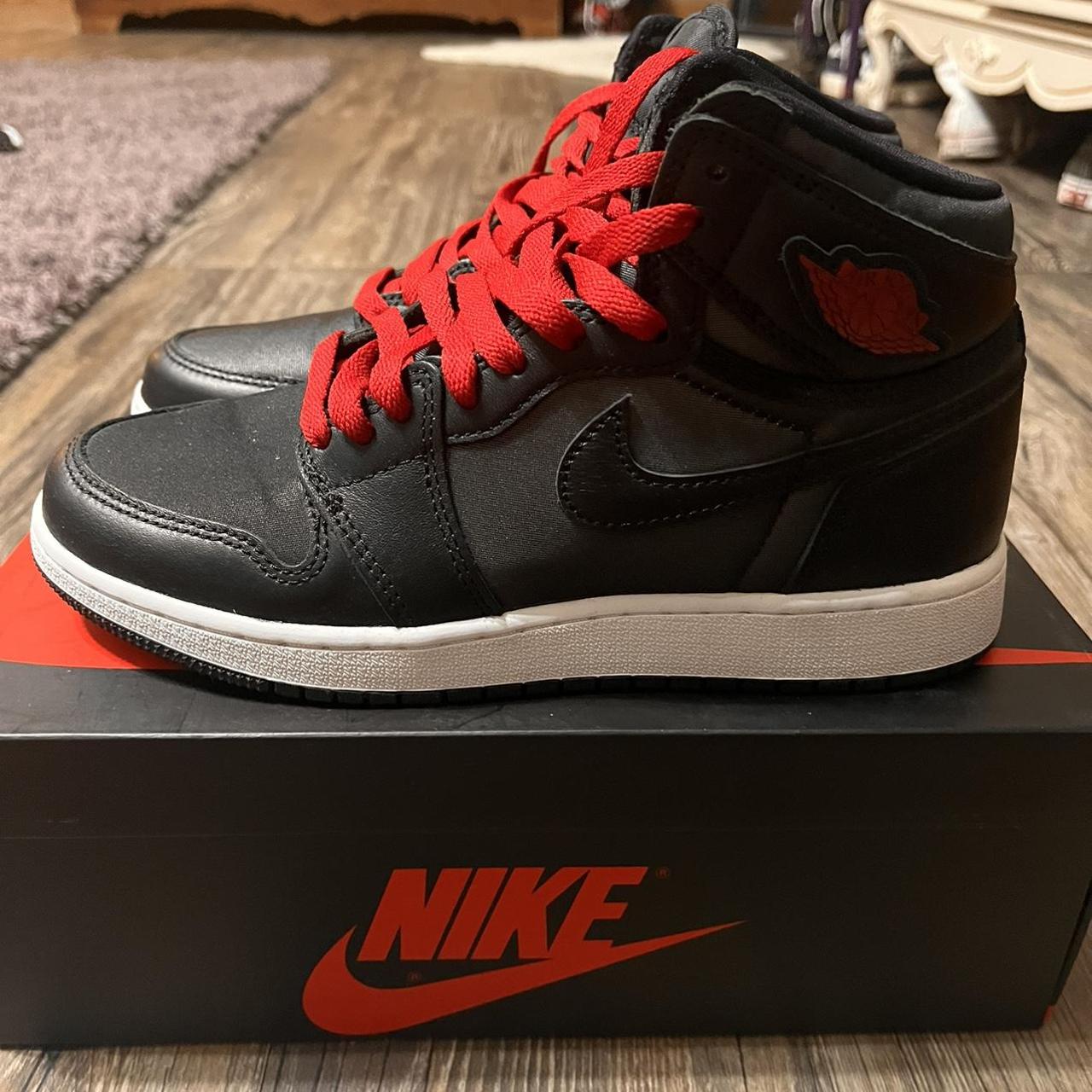 Jordan Men's Black and Red Trainers | Depop