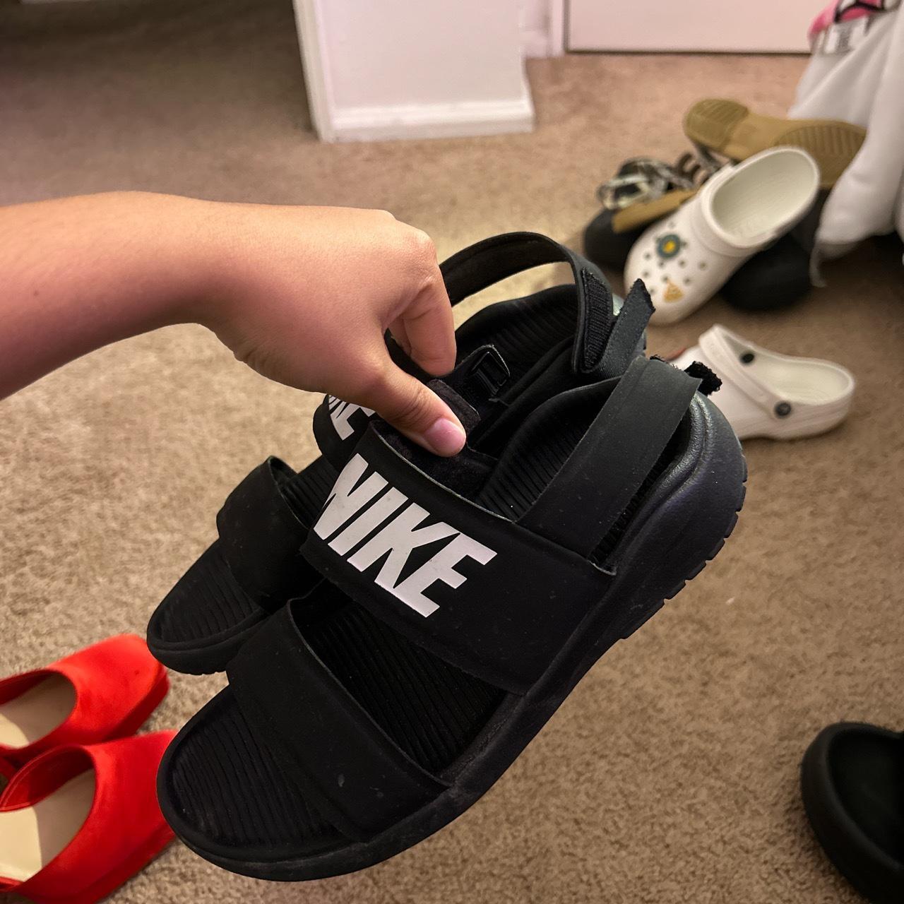 Nike tanjun best sale black sandals