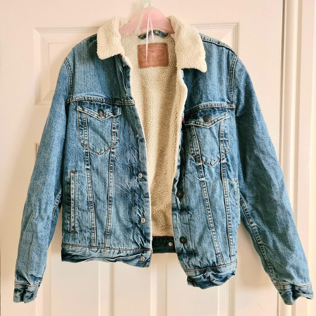 Levis vintage blue denim jacket with cream fluffy... - Depop