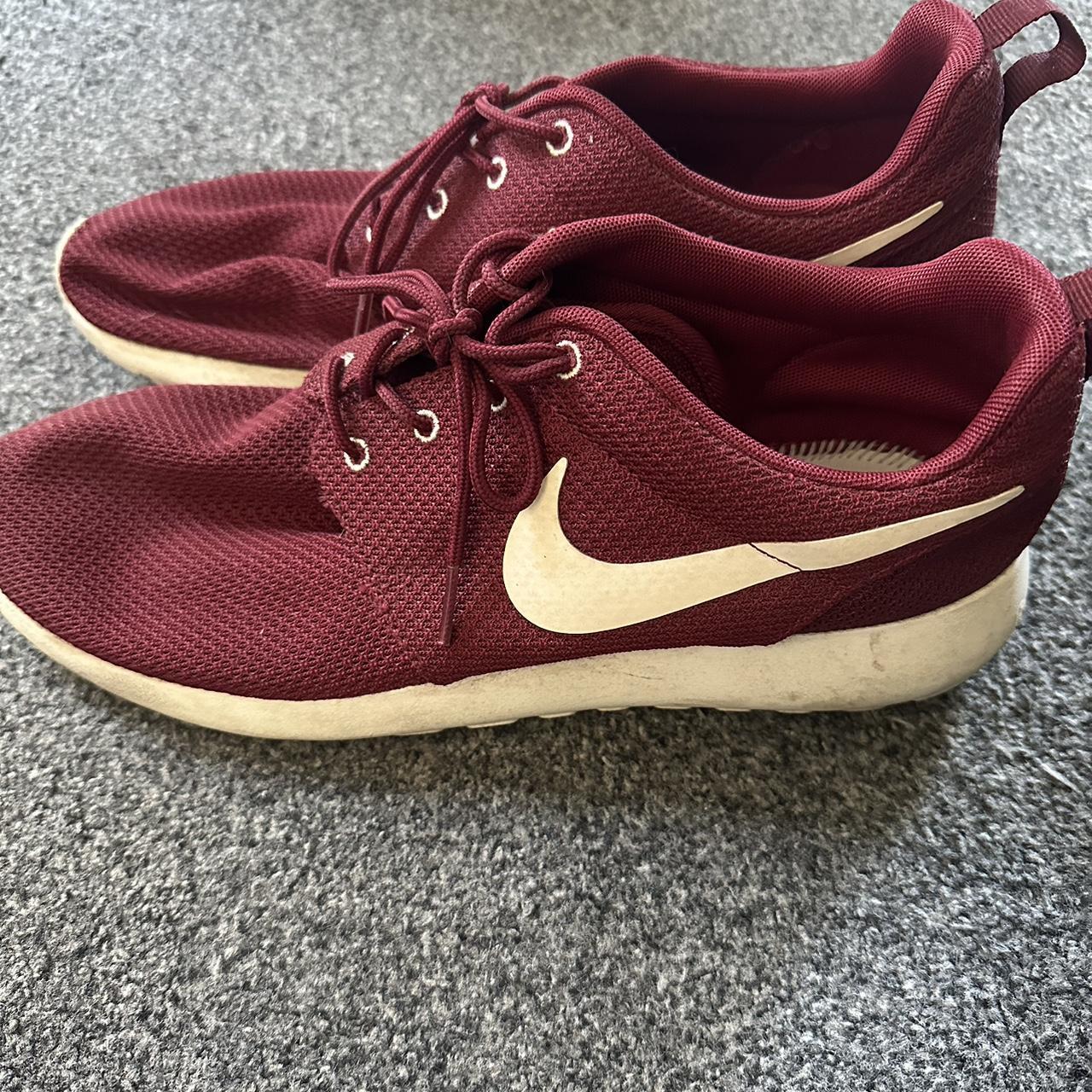 Burgundy and white Nike Roshe Run trainers Size 9. Depop