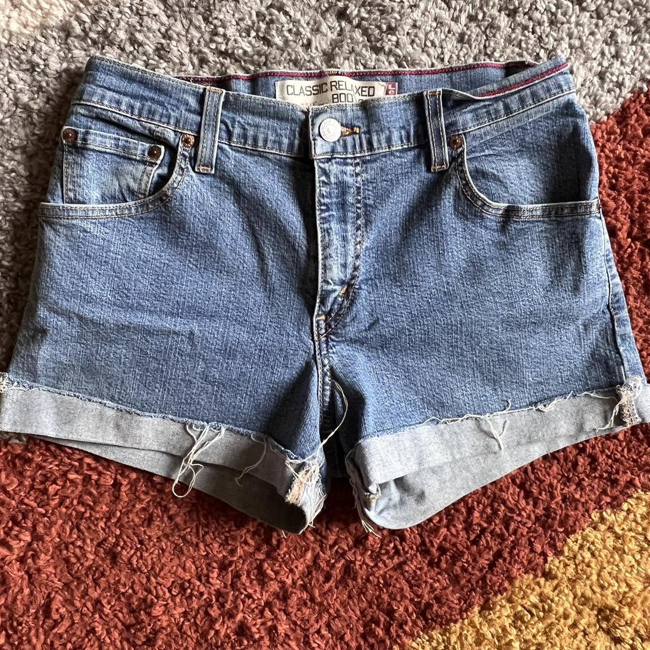 Levi's hotsell red shorts