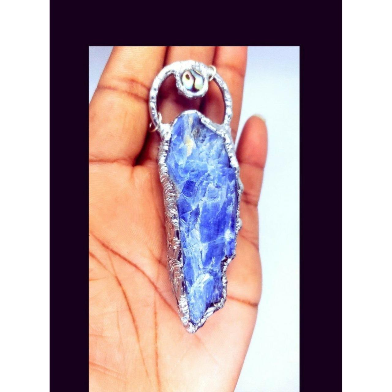 An amazing huge raw kyanite crystal along with a... - Depop