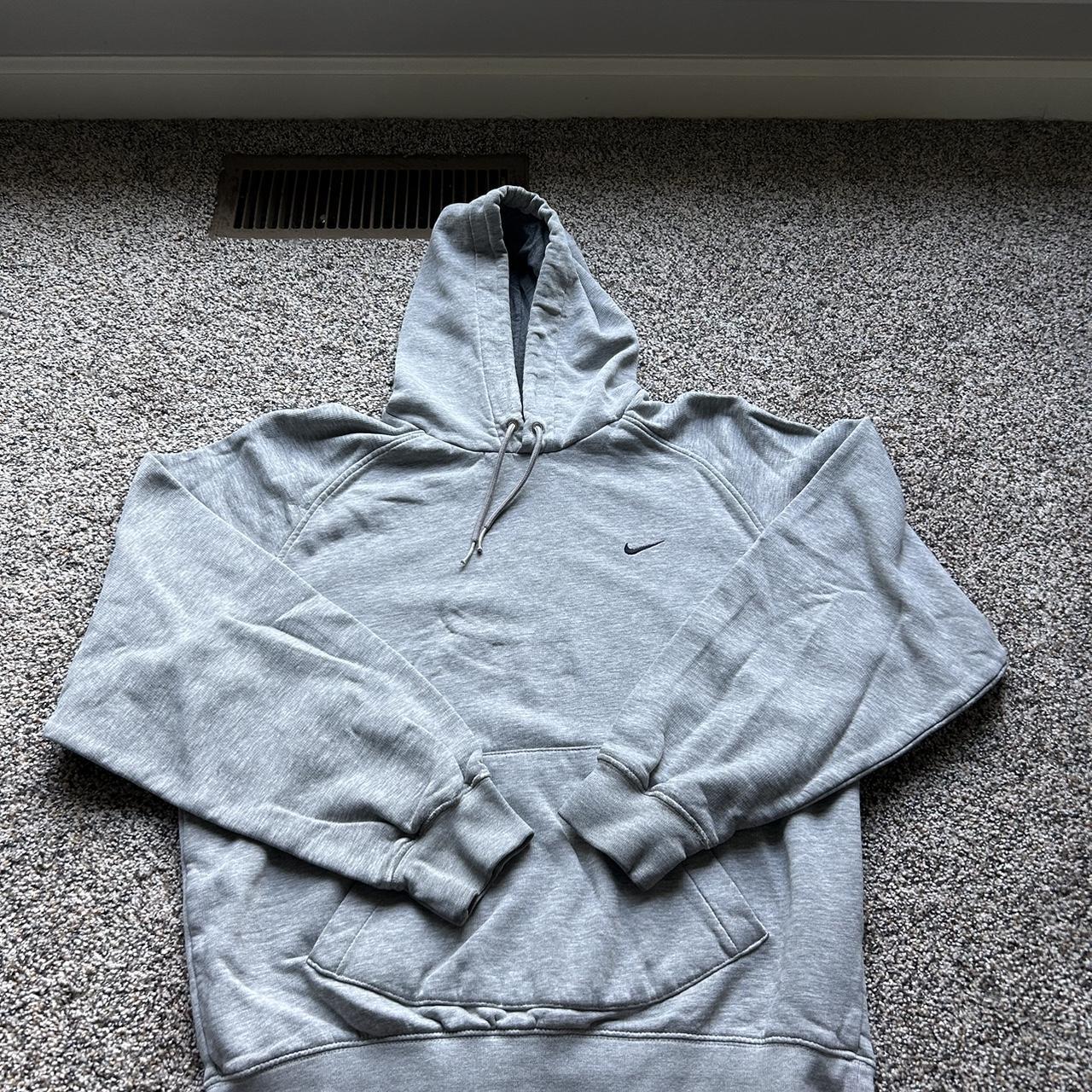size m nike men's hooded shirts & tops