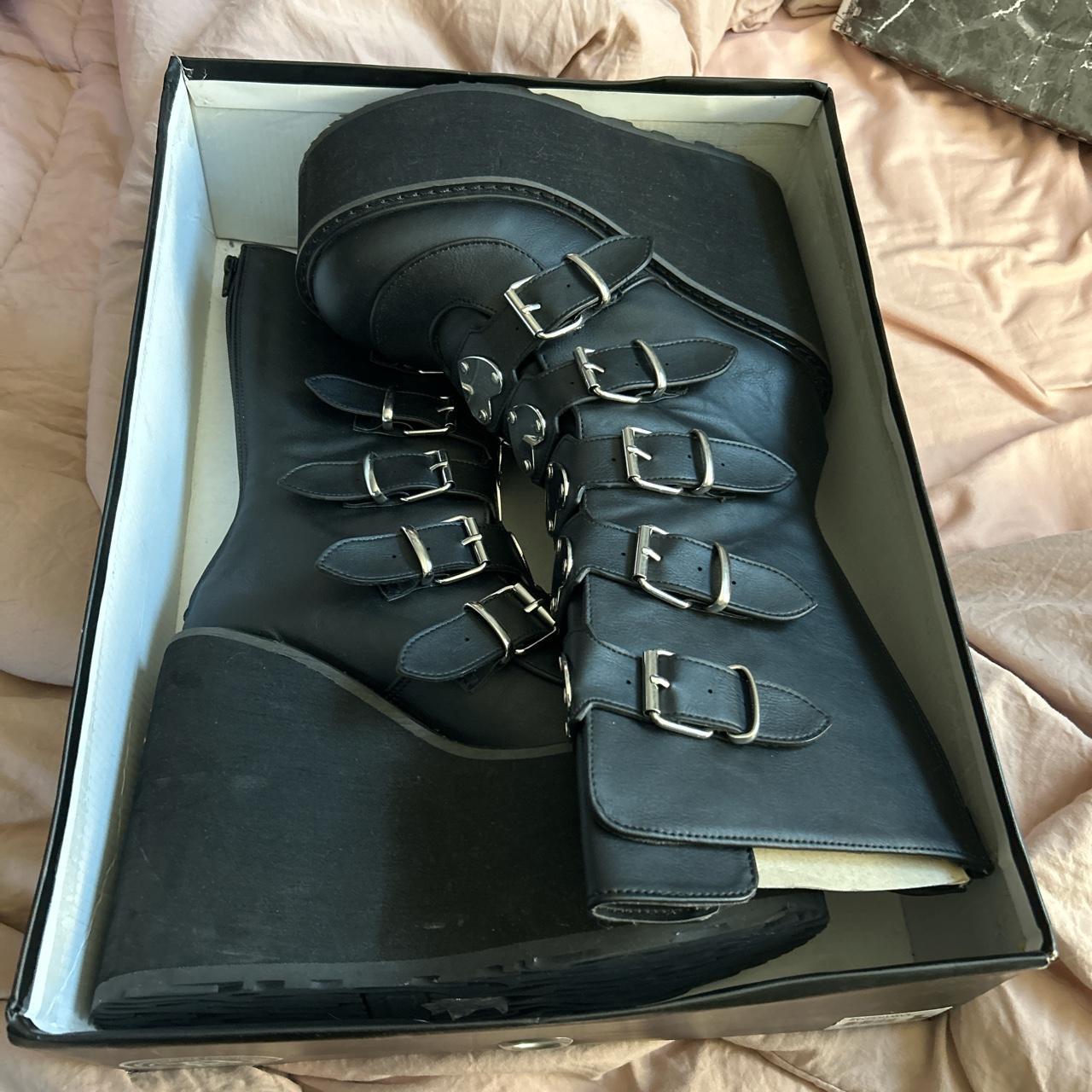 demonia swing 230 pink