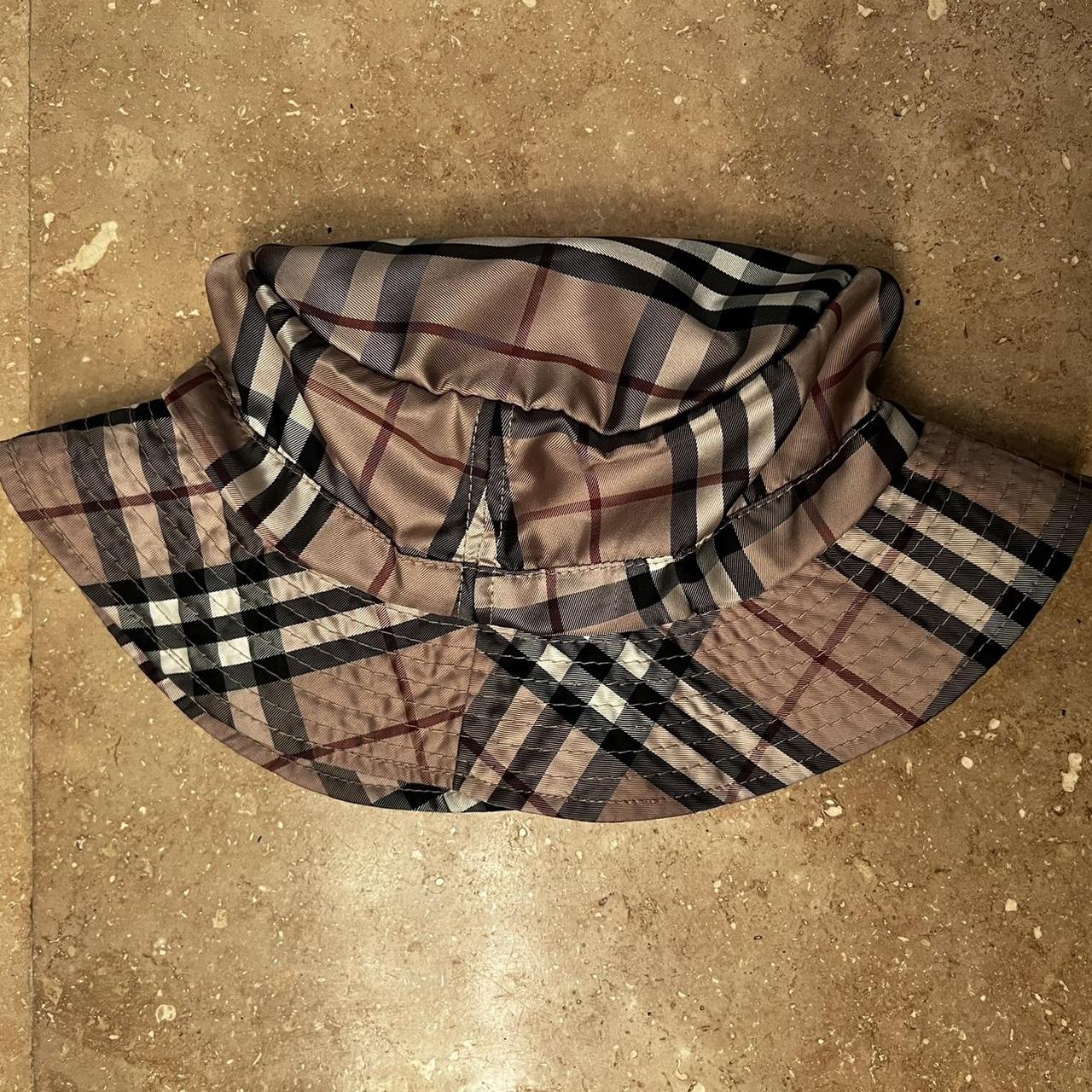 Burberry bucket hat deals