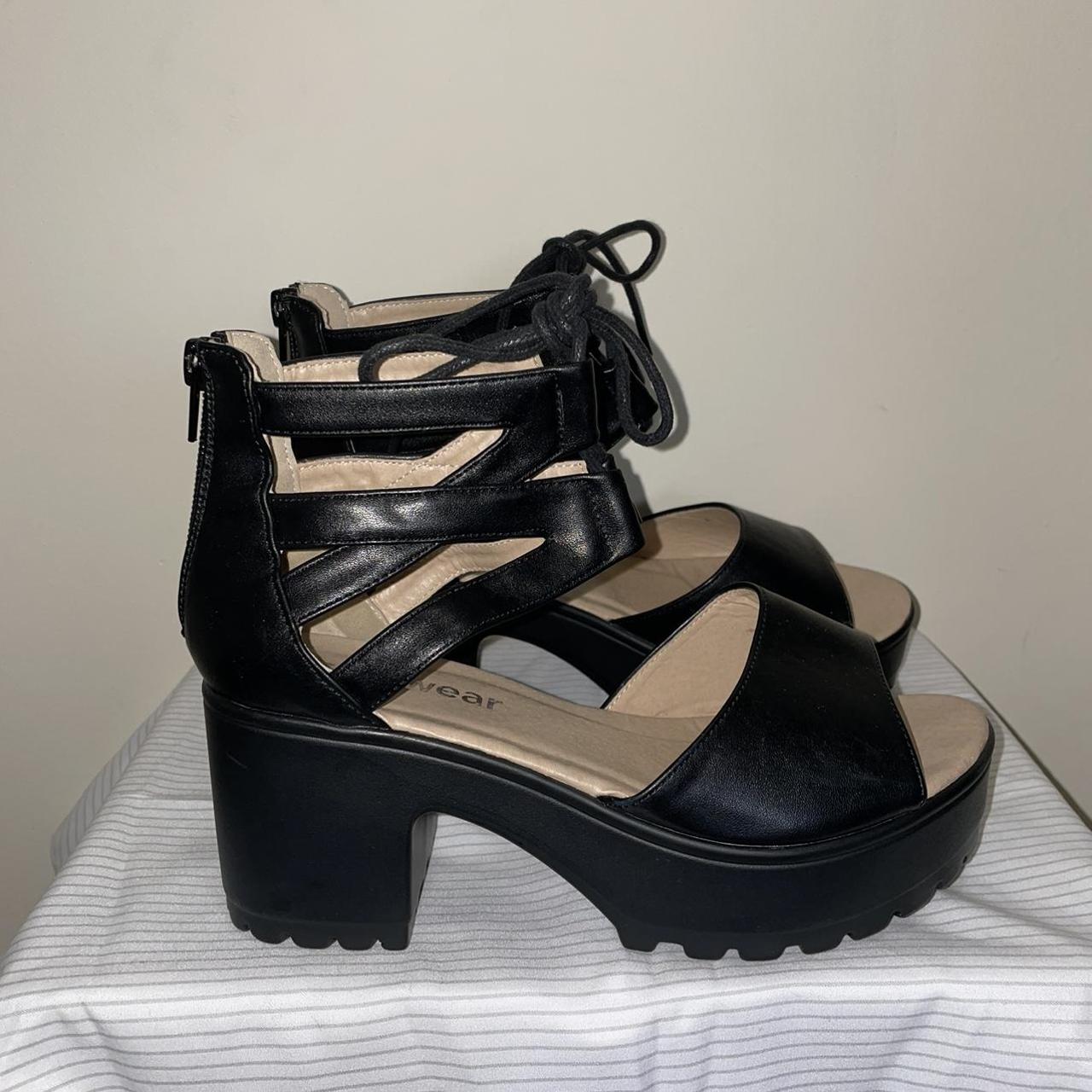 KOI FOOTWEAR PLATFORM SANDALS SIZE 4 WOMAN 37 EU... Depop