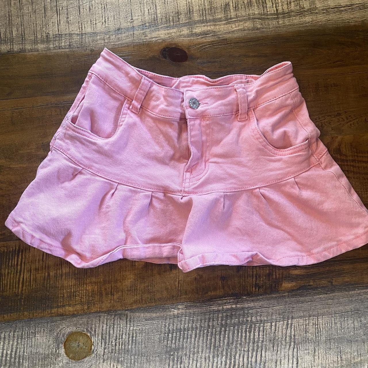 Really cute pink y2k mini skirt / Small - i... - Depop