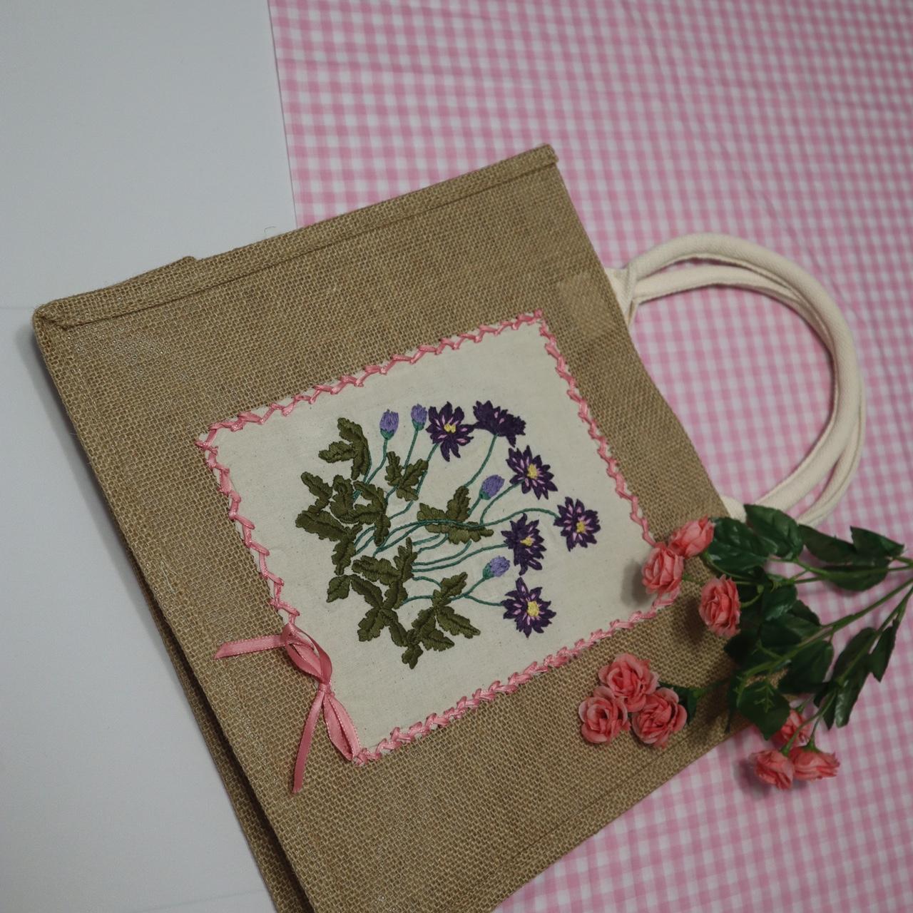 Daisy Garden Embroidered Jute Bag – QuinceFables