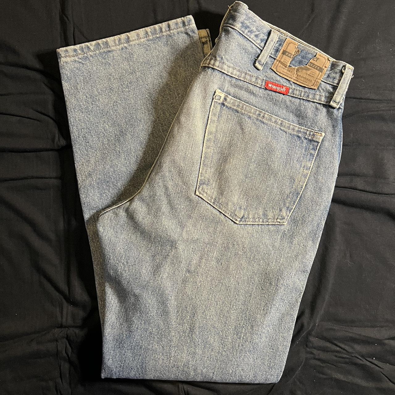 Wrangler Men's Blue and Navy Jeans (2)