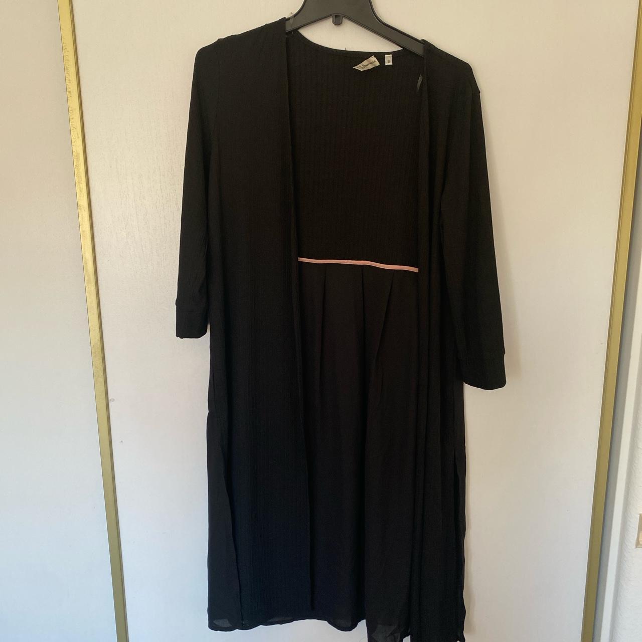 NEIMAN MARCUS FLOWY BLACK ROBE never been worn... Depop