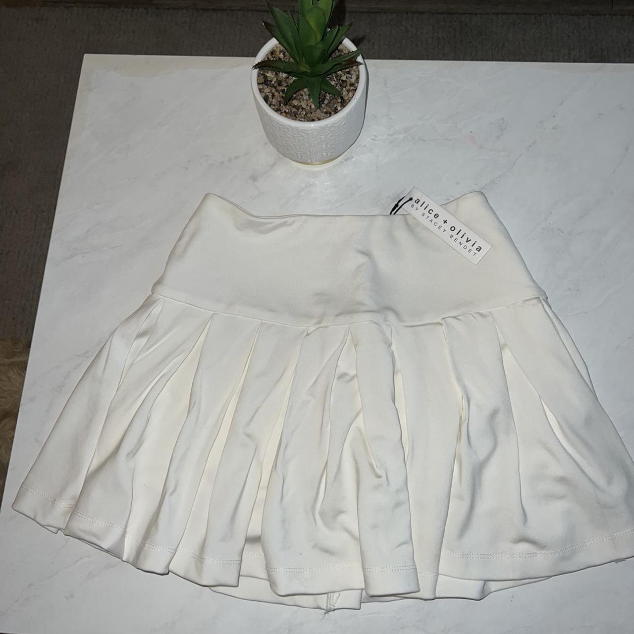 New Alice and olivia skirt with tags in white - Depop