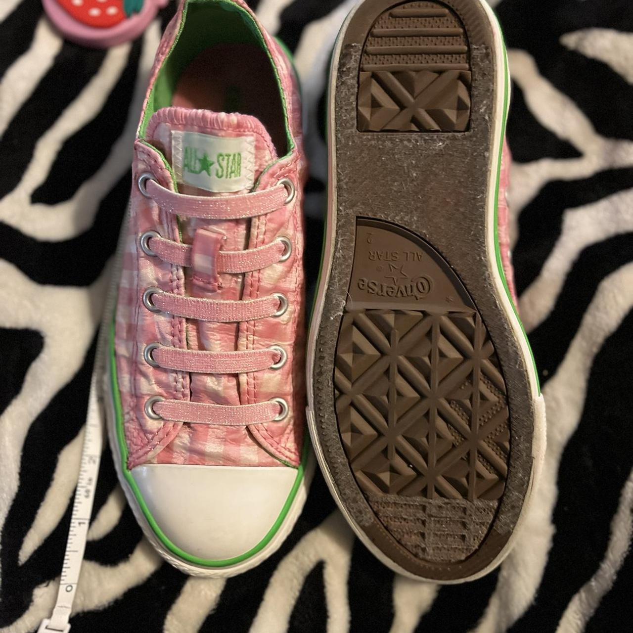 Converse Women's Green and Pink Trainers | Depop