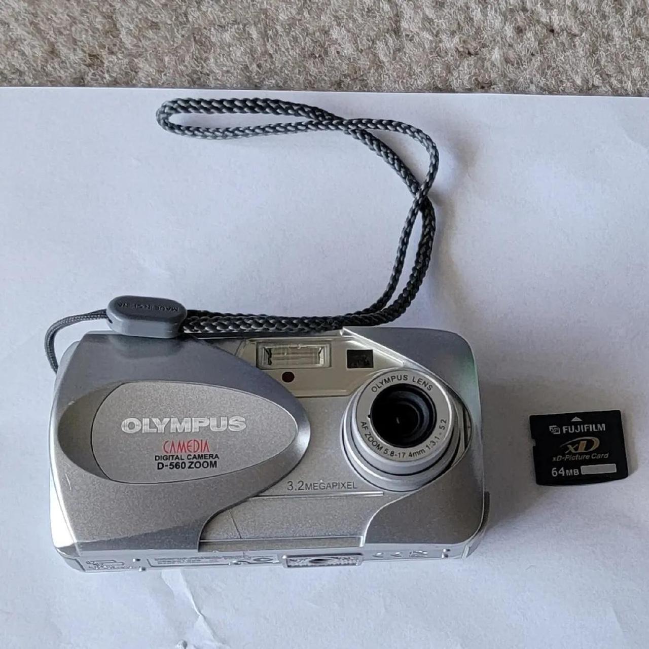 Y2K vintage 90s Olympus Camedia Digital Camera D560... Depop