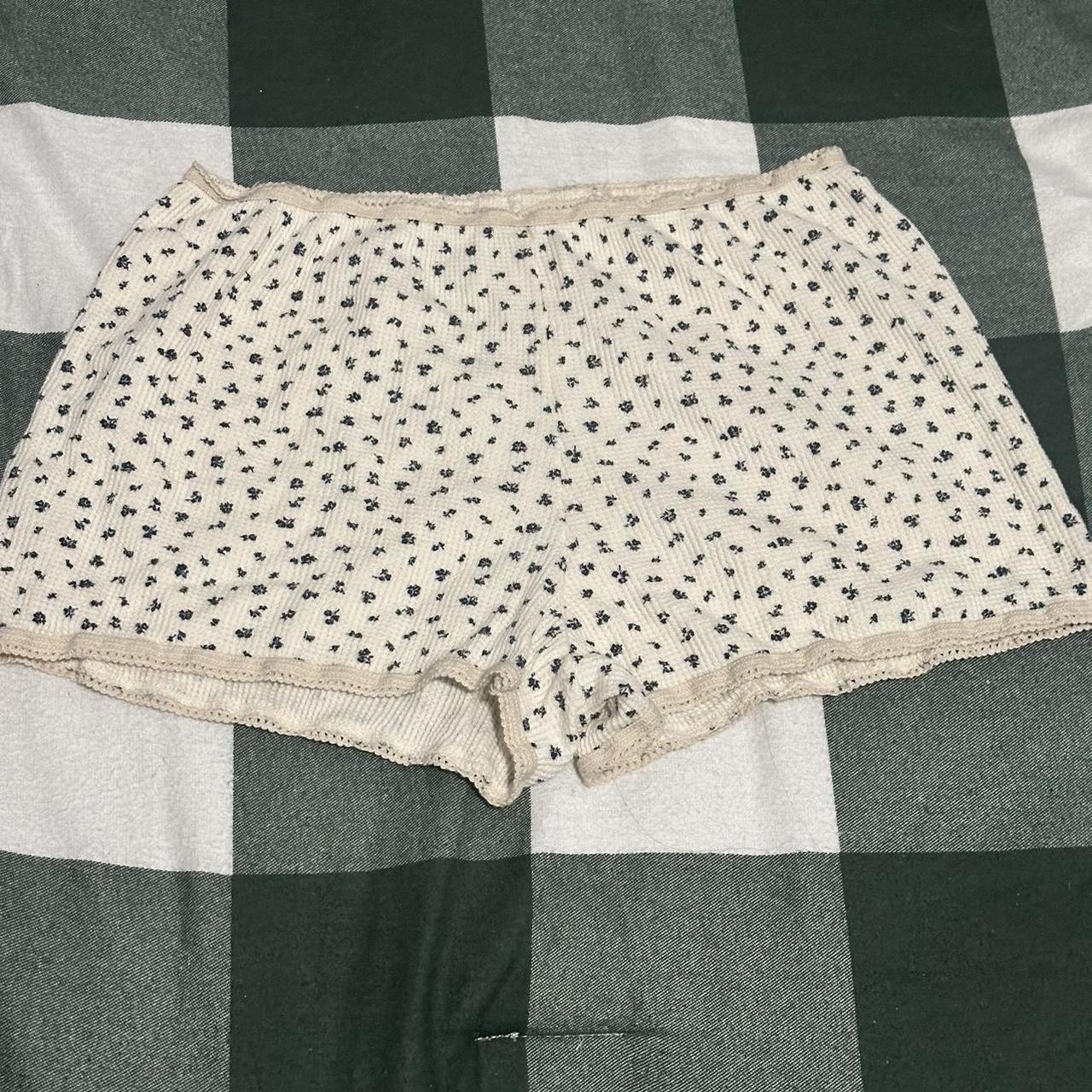 Brandy Melville Floral Shorts. Never - Depop