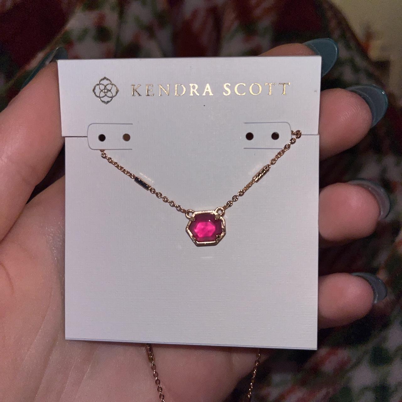Kendra Scott Elisa Gold Short Pendant Necklace in Purple Amethyst – Smyth  Jewelers