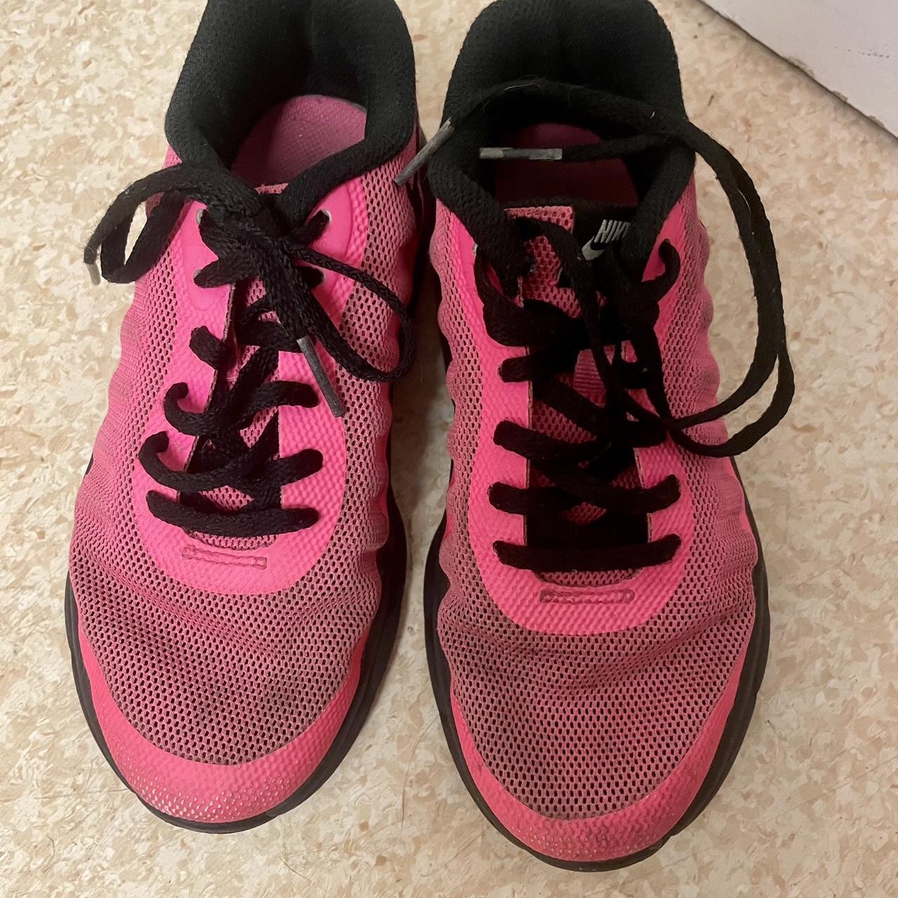 nike air max invigor womens pink