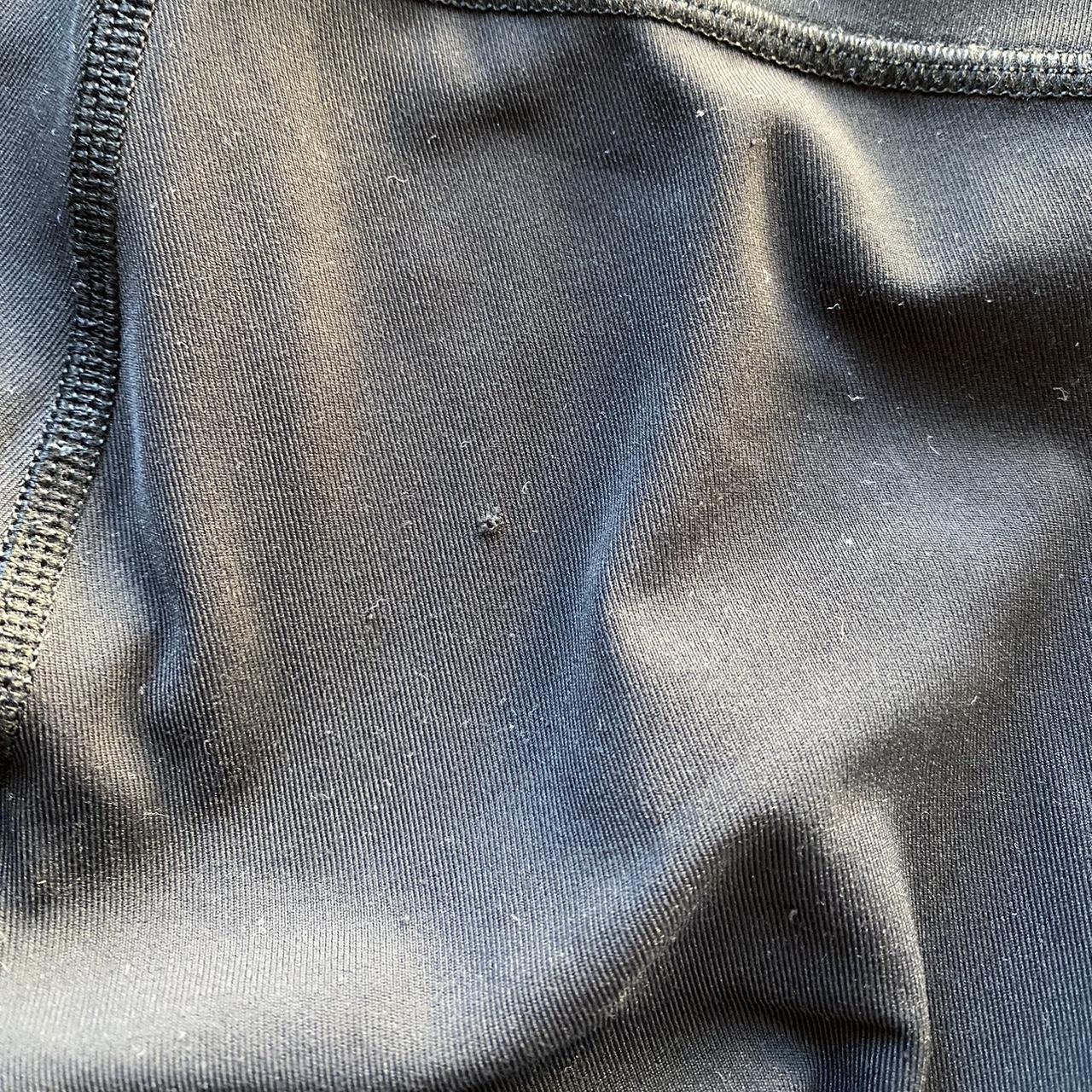 Lululemon 6 Has a small hole on front thigh area :( - Depop