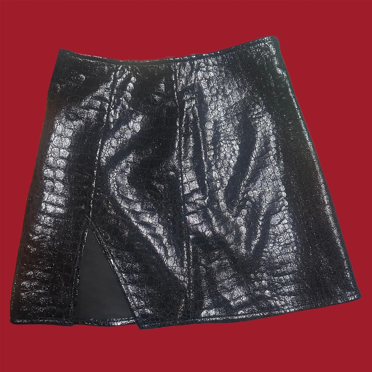 motel snake skin mini skirt size xs 🐈‍⬛ the skirt has... Depop